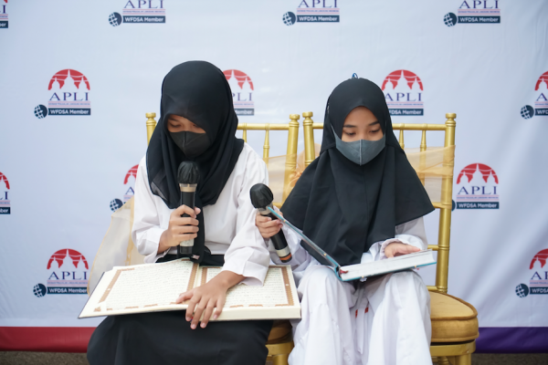 Perwakilan anak membacakan ayat suci Al-Quran